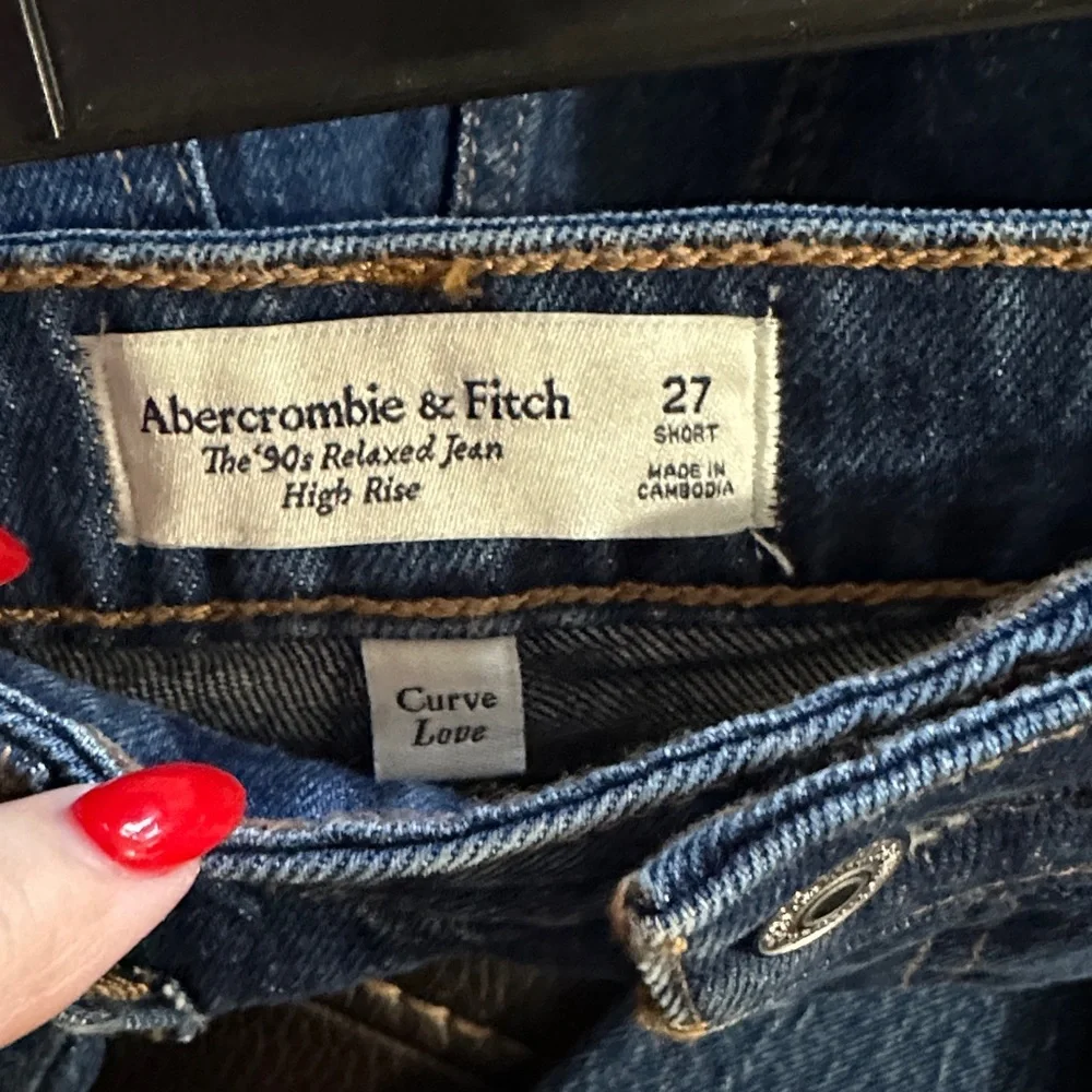 Abercrombie & Fitch High Rise '90s Relaxed Jeans - Denim  27  Bestseller Now NWT - Picture 9 of 14